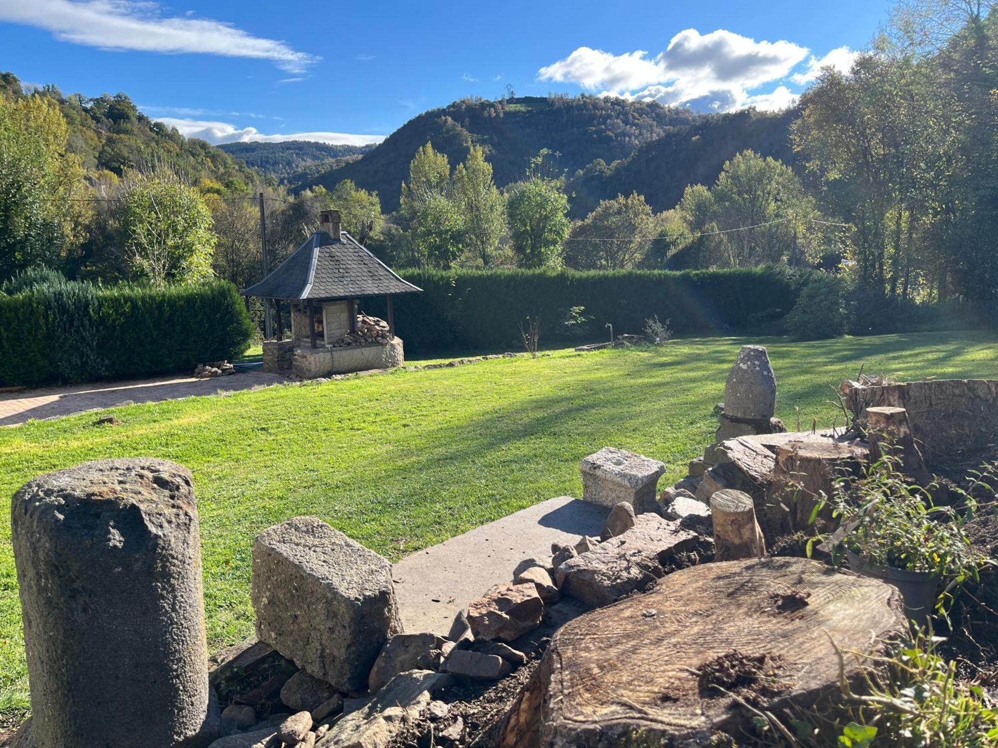 Gite-Auberge Du Pont De Lanau Neuveglise Luaran gambar