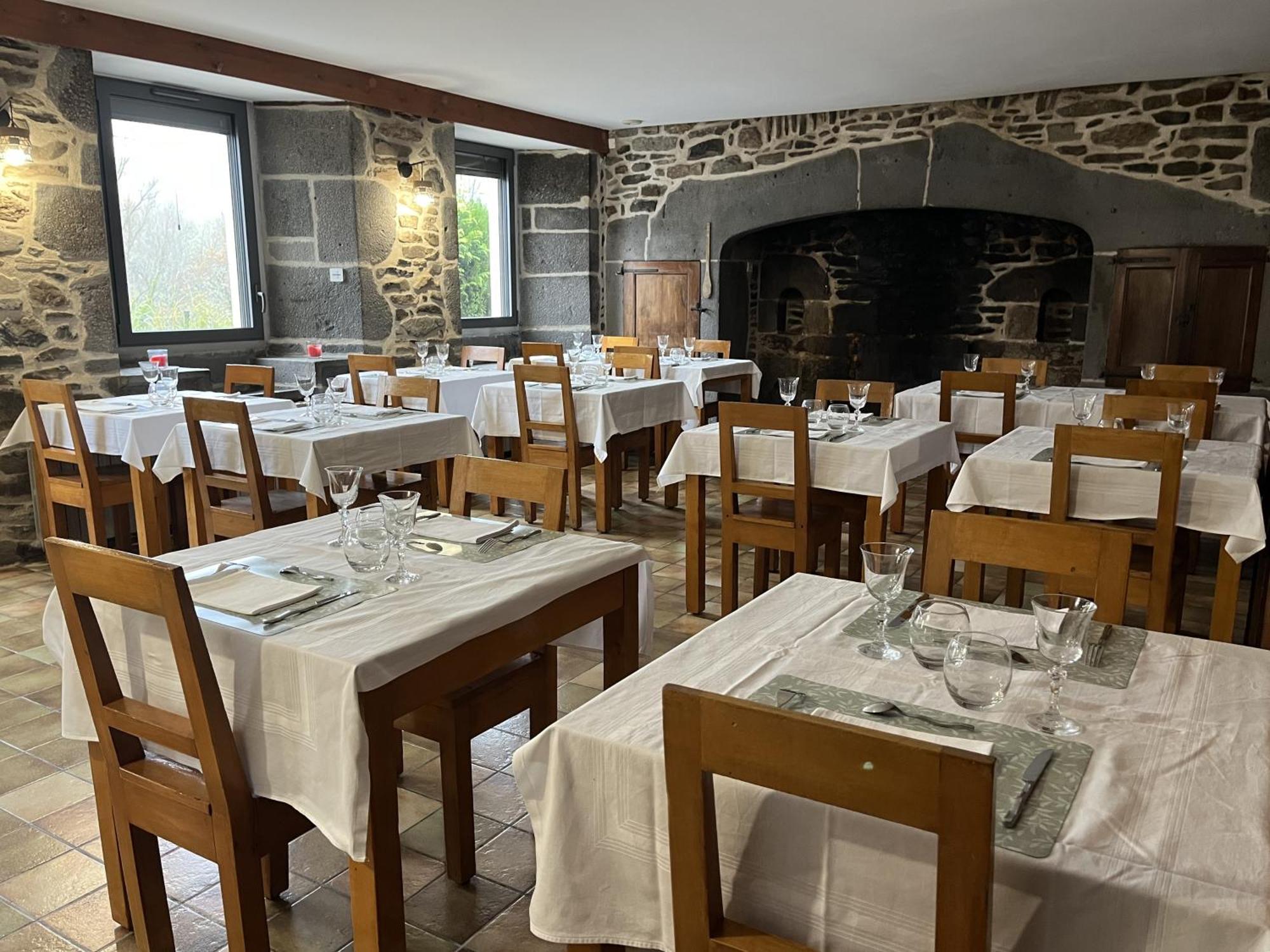 Gite-Auberge Du Pont De Lanau Neuveglise Luaran gambar