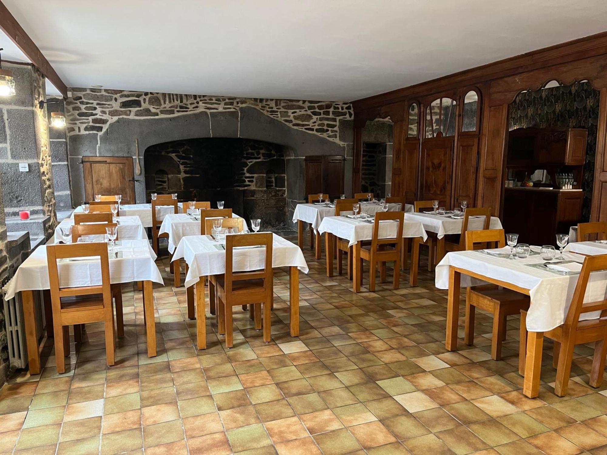 Gite-Auberge Du Pont De Lanau Neuveglise Luaran gambar