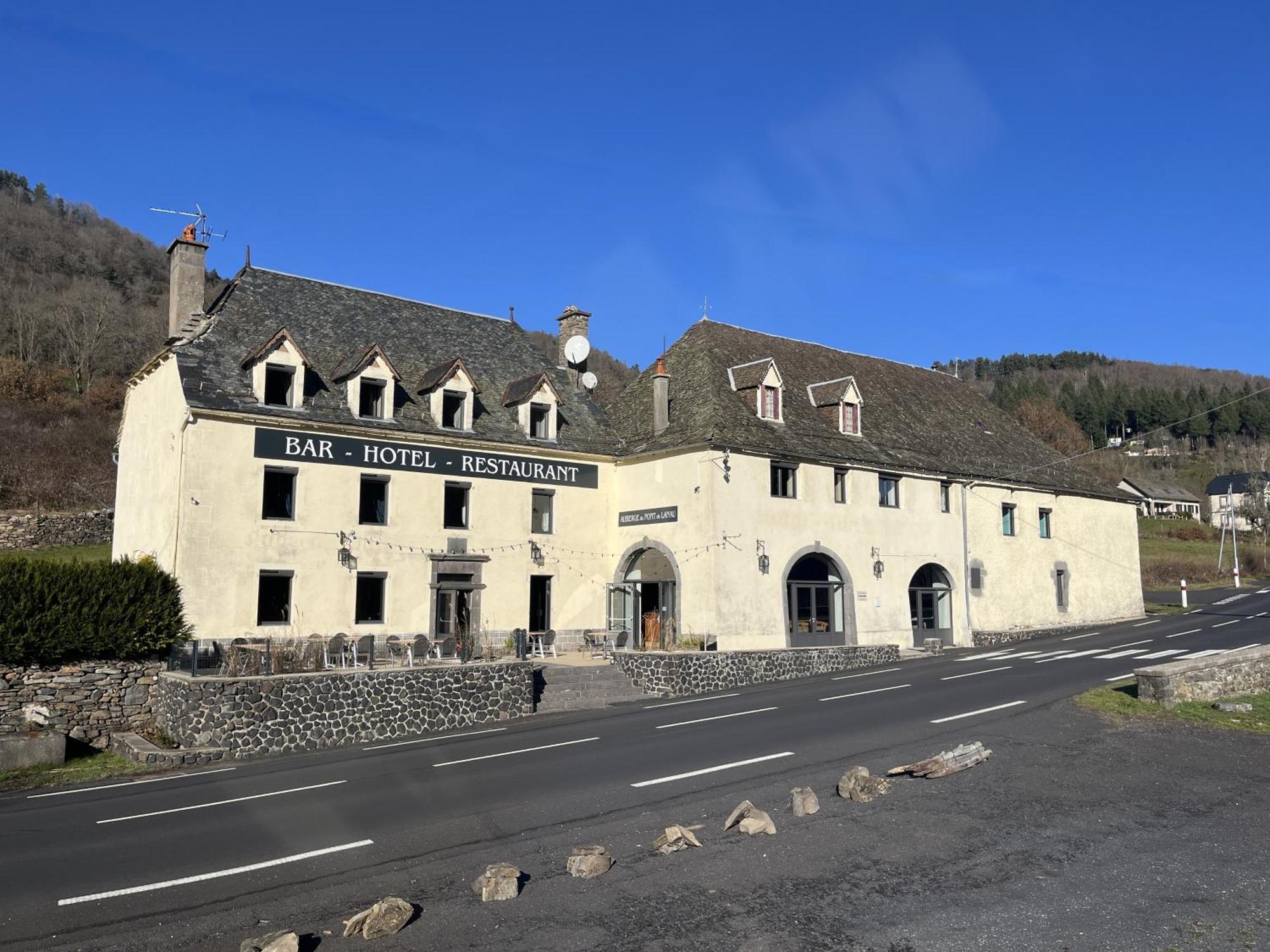 Gite-Auberge Du Pont De Lanau Neuveglise Luaran gambar